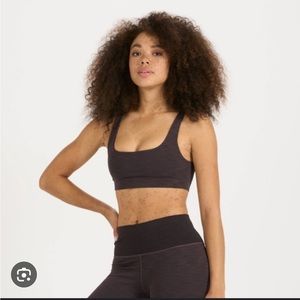 Vuori Ribbed Daily Bra in Quartz. Size Large.